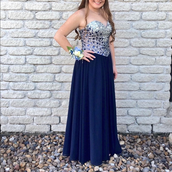 Size 4 prom dress! - Picture 1 of 4